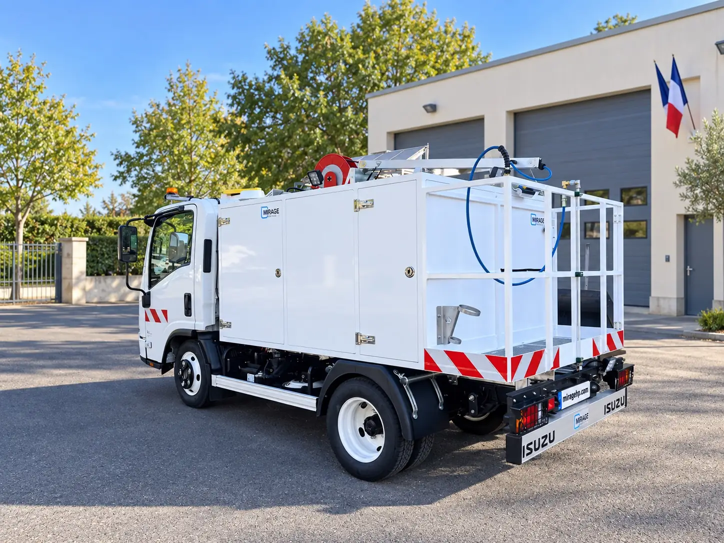 Vue arrière du camion HYDRA H200 avec installation de lavage haute pression